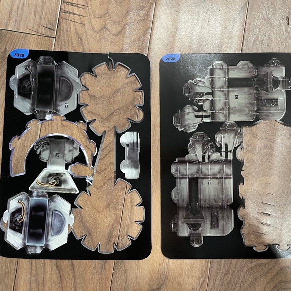 "Star Wars: The Clone Wars" Paper Model-Making Kit Book & Kit - Picture 7 of 11